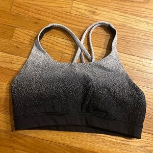 Black and white lululemon sports bra
